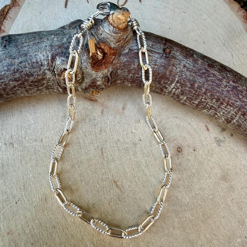Pulseira em Prata de Lei com Detalhe em Ouro 14k • Corrente Torcida • Combinação de Metais • imagem 10