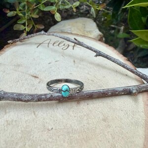 Turquoise Sterling Silver Dainty Band Ring • Number 8 Turquoise • Butterfly Floral Pattern imagem 10