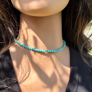 Kingman turquoise choker • Kralen van 4-5 mm • Lichtblauwe turquoise ketting • Sterling zilveren tussenstukjes afbeelding 5