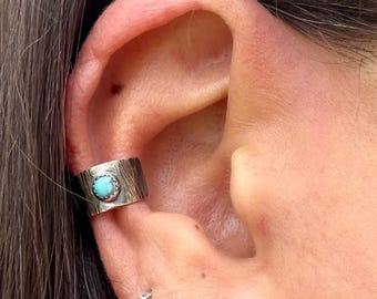 Pendiente de oreja Kingman de turquesa auténtica azul claro de 4 mm • Plata de ley • Sin perforación