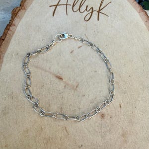 Silver Oval Link Bracelet • Textured Sterling Chain • Everyday Layering imagem 3
