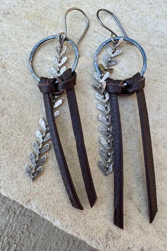 Leather earrings with chevron chain and sterling silver circle