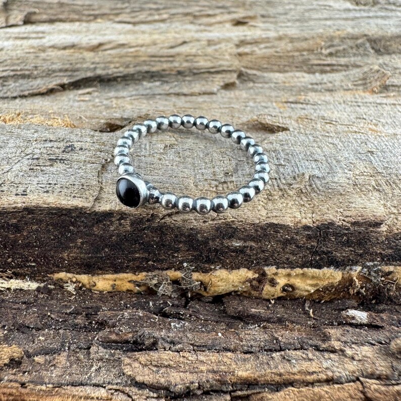 Sterling Silber Schwarz Onyx Cabochon Ring | Minimalist Perlendraht Band, Stapelbar Bild 7