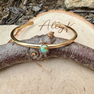 Rustic Brass Cuff Set with Kingman Turquoise • Handcrafted 3-Piece Bracelet Collection afbeelding 8