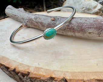 Pulsera de turquesa Kingman • Brazalete con bisel de plata esterlina • Joyería artesanal del suroeste