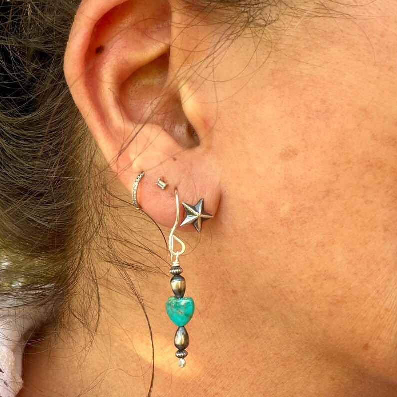Pendientes de corazón de turquesa y perlas del desierto • Pendientes colgantes estilo suroeste de plata Argentium imagen 9