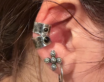 Pendiente tipo ear cuff de plata de ley con ónix • 3 mm o 4 mm • Banda ancha para la oreja • No requiere perforación