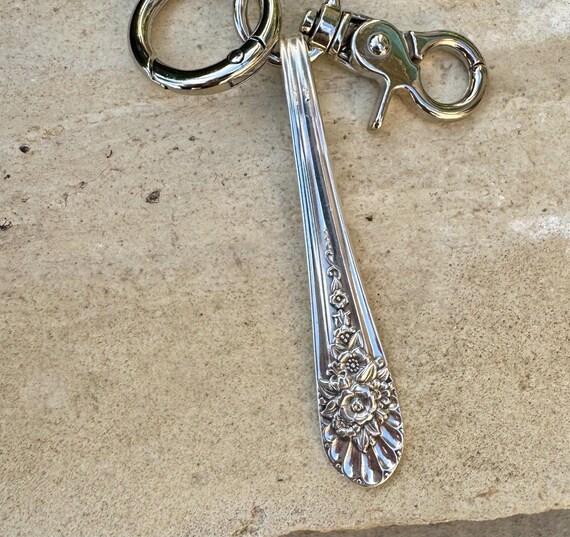 Vintage Floral Teaspoon Keychain, Antique Spoon Keychain, Unique Key Holder, Collectible Keychain, Purse Tassel, Handbag Accessory