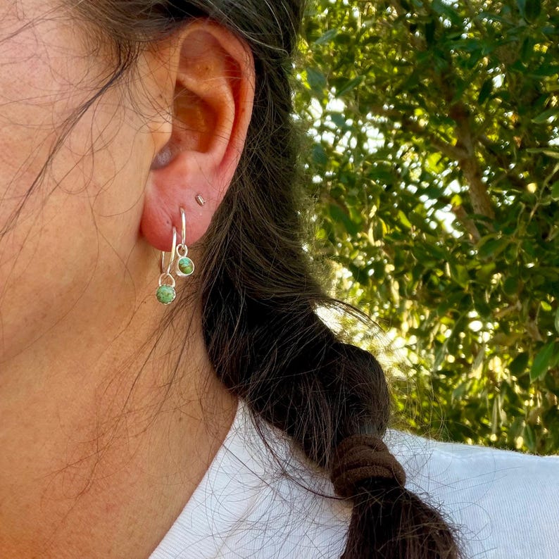 Pendientes de aro Sterling Sleeper • 12 mm o 15 mm • Colgante de turquesa Kingman • Individual o en pares imagen 8