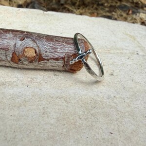 Sterling Silver Sideways Cross Ring | Christian Faith Ring | Stack Band Set imagen 2