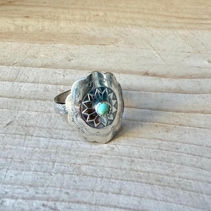 Turquoise Concho Sterling Silver Ring • Number 8 Turquoise • Southwestern Sunflower Band Bild 3