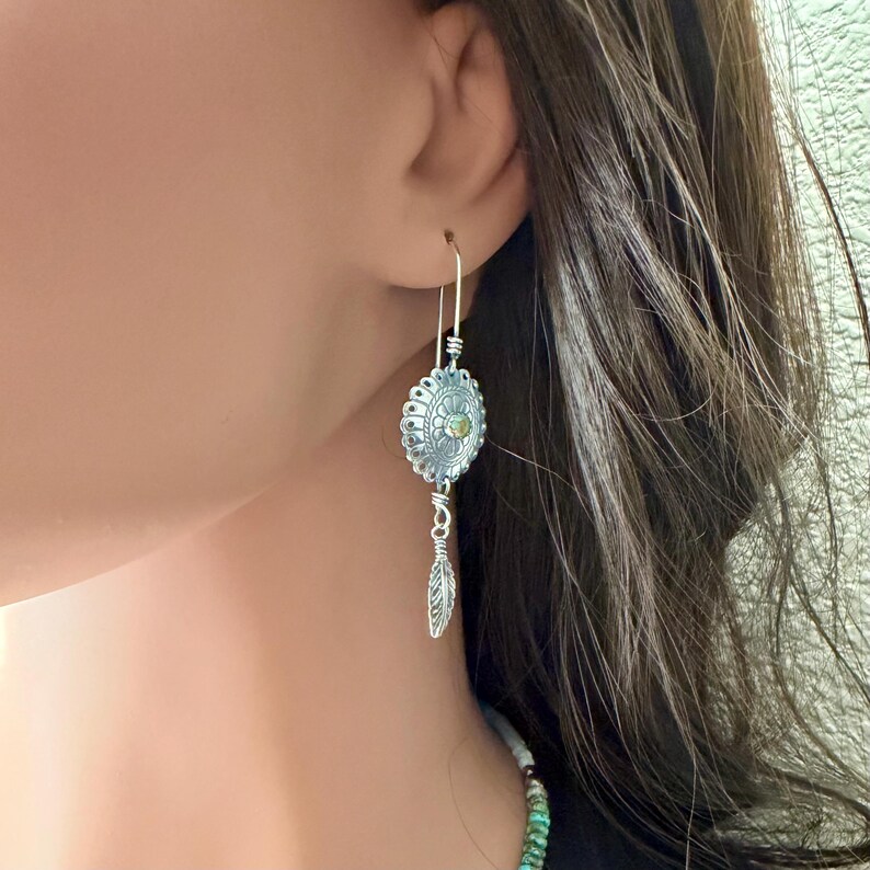 Boucles d'oreilles concho Kingman turquoise • Pendentif plume en argent sterling • Style sud-ouest image 7