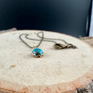 Kingman Turquoise Pendant Necklace • Antique Brass • 8×10 Turquoise Cabochon bild 9
