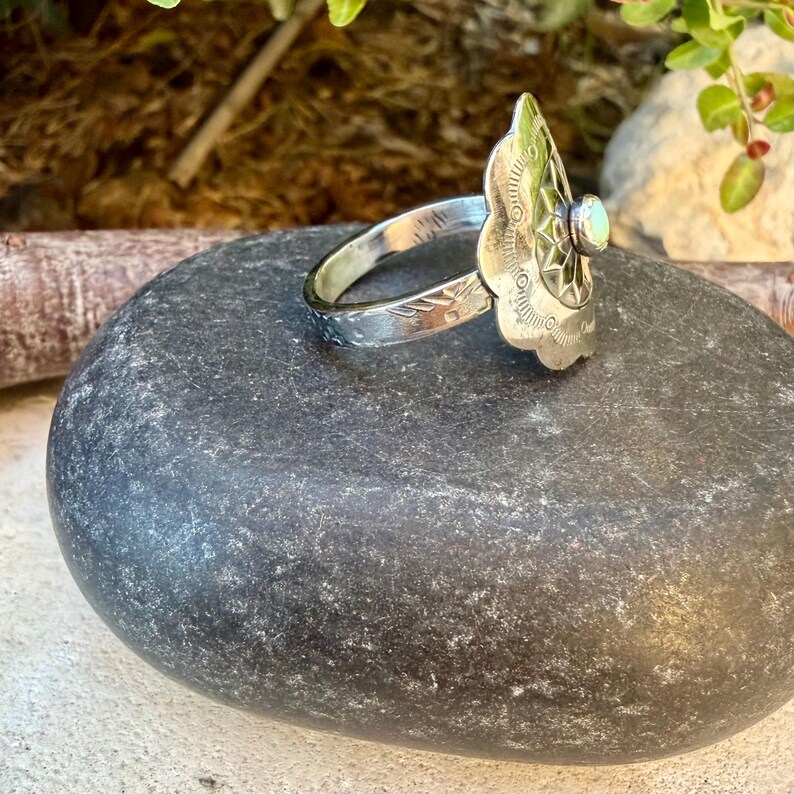 Turquoise Concho Sterling Silver Ring • Number 8 Turquoise • Southwestern Sunflower Band Bild 6