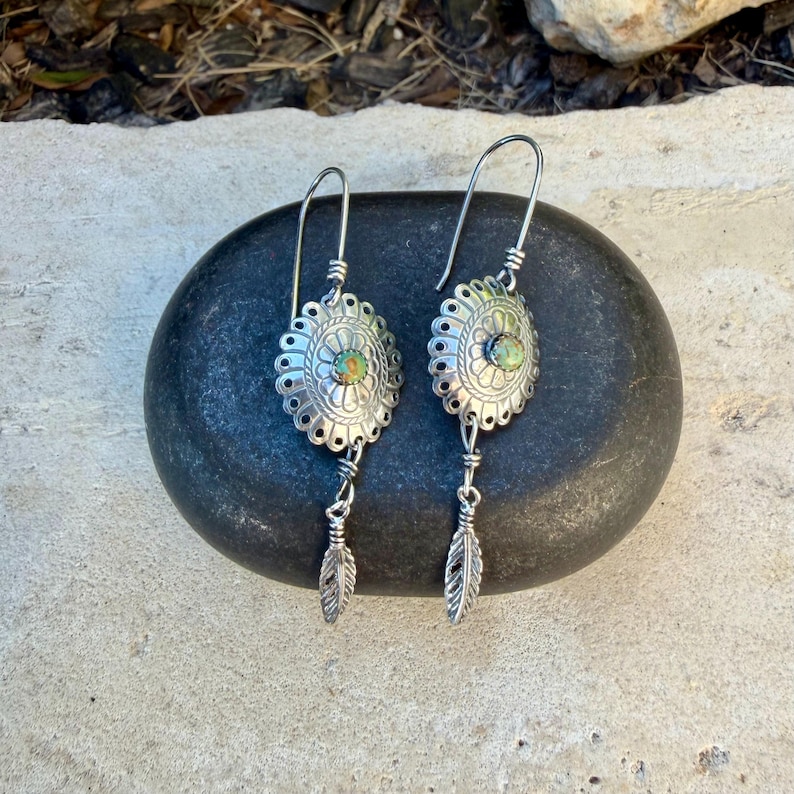 Boucles d'oreilles concho Kingman turquoise • Pendentif plume en argent sterling • Style sud-ouest image 6