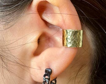 Bijou d'oreille martelé en laiton | Large bande de conque | Boucle d'oreille sans perçage