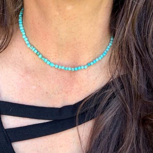 Kingman turquoise choker • Kralen van 4-5 mm • Lichtblauwe turquoise ketting • Sterling zilveren tussenstukjes afbeelding 1
