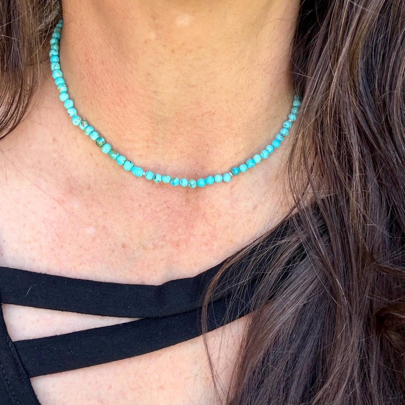 Kingman turquoise choker • Kralen van 4-5 mm • Lichtblauwe turquoise ketting • Sterling zilveren tussenstukjes afbeelding 1