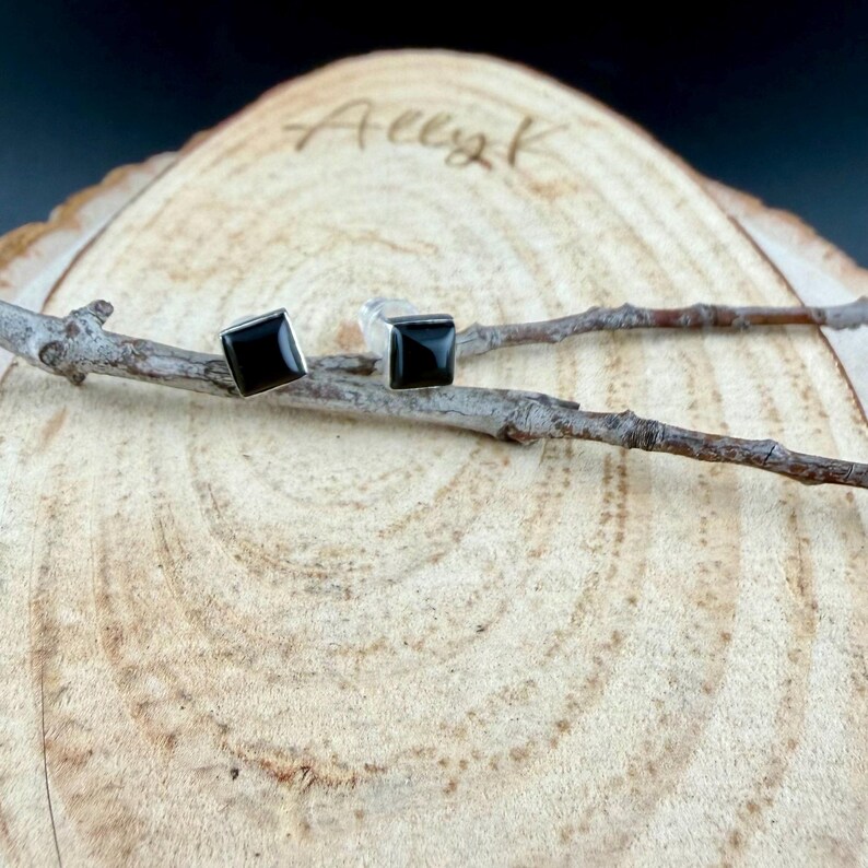 Pendientes de botón de ónix negro de 5 mm • Postes cuadrados de plata de ley imagen 6