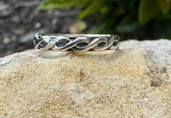 Handmade Sterling Silver Twisted Ring, Wire Pattern Band, Minimalist Ring Band, Women's Jewelry, Elegant Silver Gift
