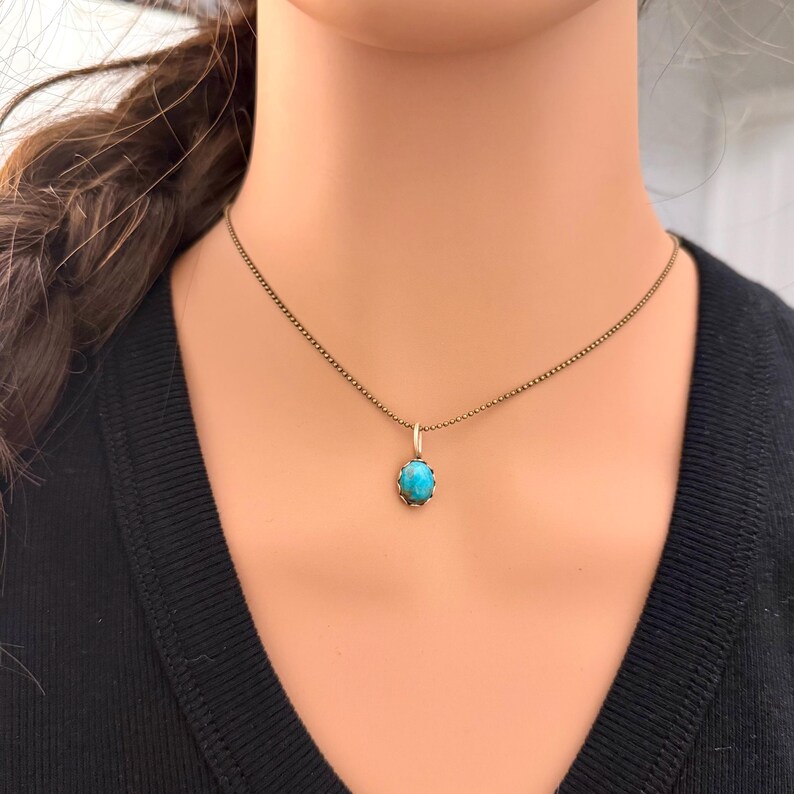 Kingman Turquoise Pendant Necklace • Antique Brass • 8×10 Turquoise Cabochon bild 8