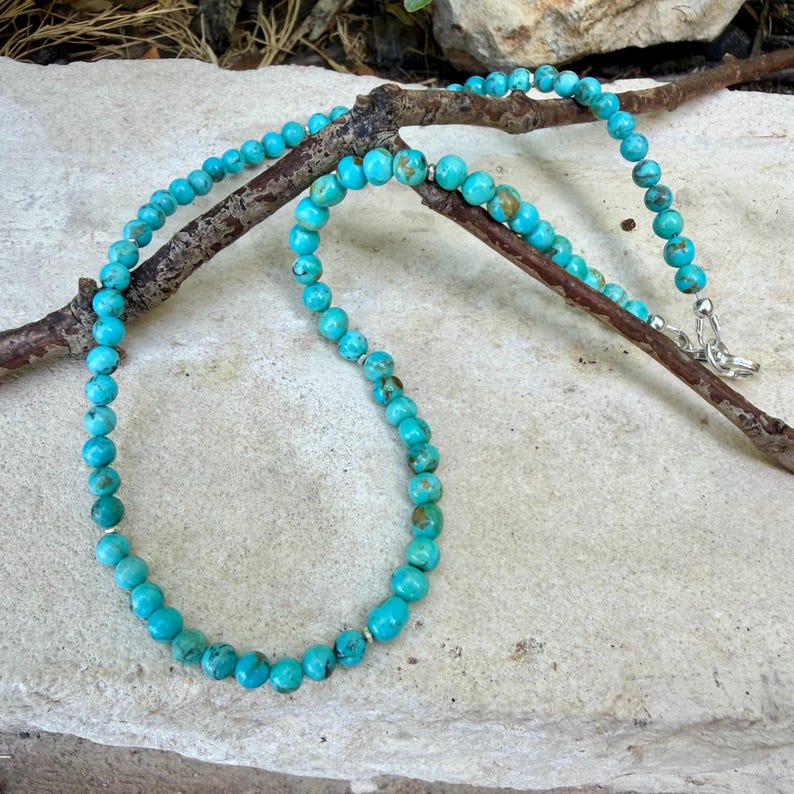 Kingman turquoise choker • Kralen van 4-5 mm • Lichtblauwe turquoise ketting • Sterling zilveren tussenstukjes afbeelding 2