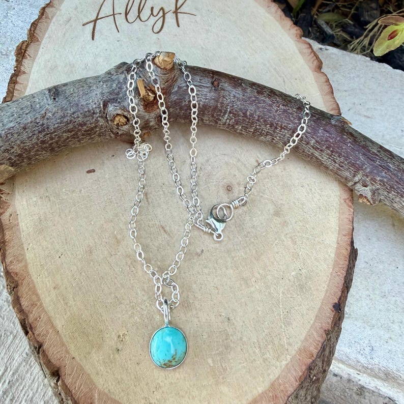Collier pendentif turquoise en argent sterling • Style minimaliste du Sud-Ouest image 3
