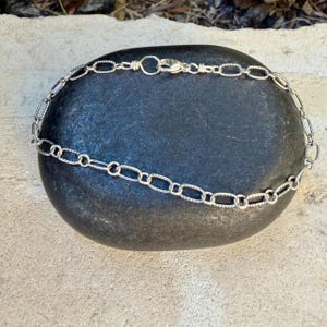 Silver Oval Link Bracelet • Textured Sterling Chain • Everyday Layering imagem 1
