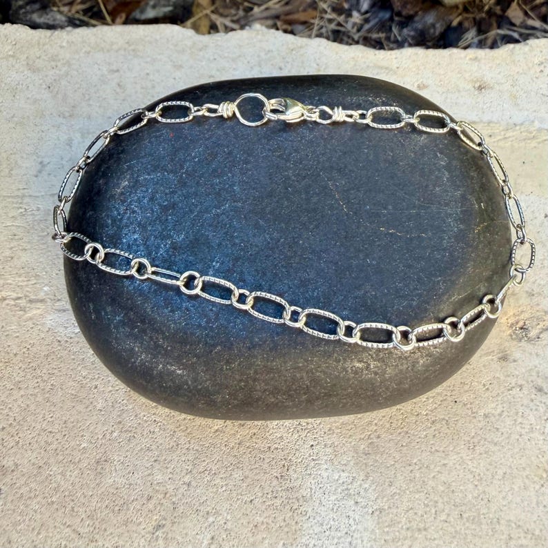 Silver Oval Link Bracelet • Textured Sterling Chain • Everyday Layering imagem 1