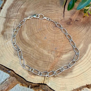 Silver Oval Link Bracelet • Textured Sterling Chain • Everyday Layering imagem 4