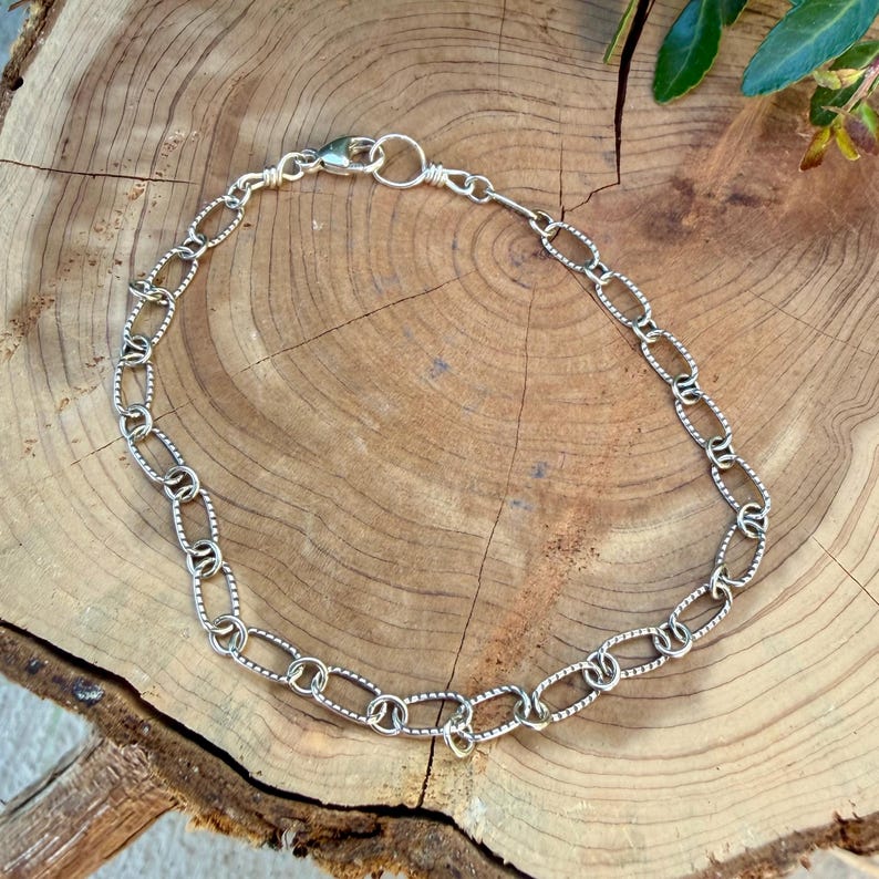 Silver Oval Link Bracelet • Textured Sterling Chain • Everyday Layering imagem 4