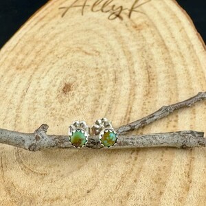 Green Kingman Turquoise Stud Earrings • Sterling Silver Posts • 4mm Cabochons zdjęcie 3