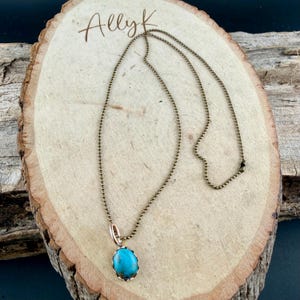 Kingman Turquoise Pendant Necklace • Antique Brass • 8×10 Turquoise Cabochon bild 6