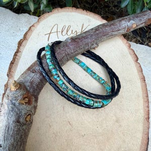 Pulseira tripla de couro turquesa • Heishi ou Rondelle • Joia boho unissex em prata de lei