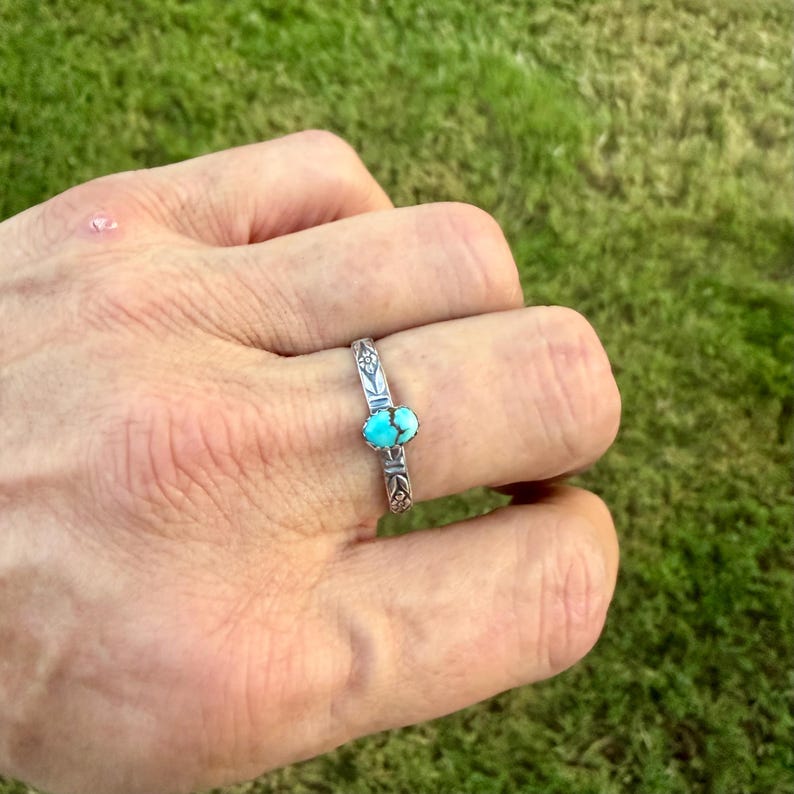 Turquoise Sterling Silver Dainty Band Ring • Number 8 Turquoise • Butterfly Floral Pattern imagem 9