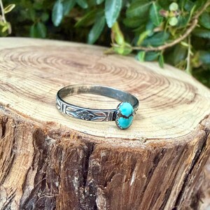 Turquoise Sterling Silver Dainty Band Ring • Number 8 Turquoise • Butterfly Floral Pattern imagem 7