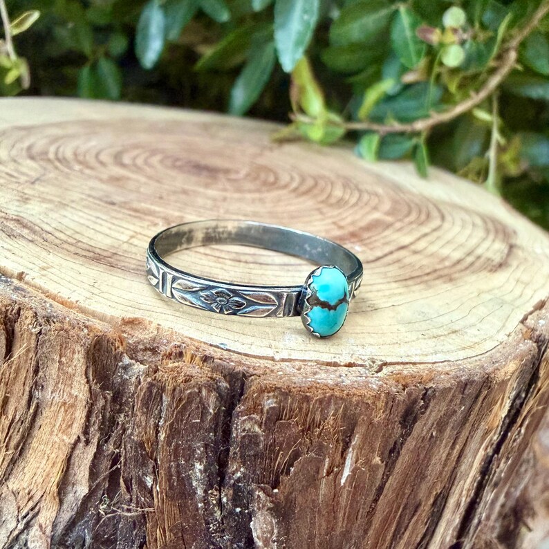 Turquoise Sterling Silver Dainty Band Ring • Number 8 Turquoise • Butterfly Floral Pattern imagem 7