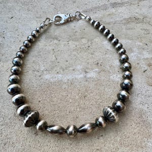 Pulsera de perlas navajo / Joyería del suroeste con cuentas de plata esterlina