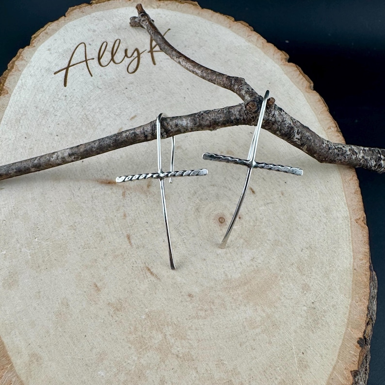 Handcrafted Sterling Silver Cross Earrings – Unique Seamless Design (20g or 18g Option) afbeelding 10