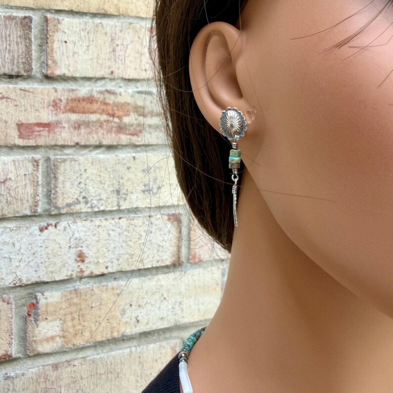 Oval Concho Turquoise Heishi Earrings • Sterling Silver • Feather Dangle immagine 10