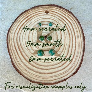 May include: Three pairs of round stud earrings featuring green stones set in metal. The earrings are arranged by size on a circular wood slice, labeled with text indicating 4mm, 5mm, and 6mm sizes for visualization purposes only.
