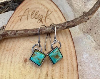 Pendientes de plata de ley con turquesa Kingman • Cuadrados de 10 mm • Joyería del suroeste
