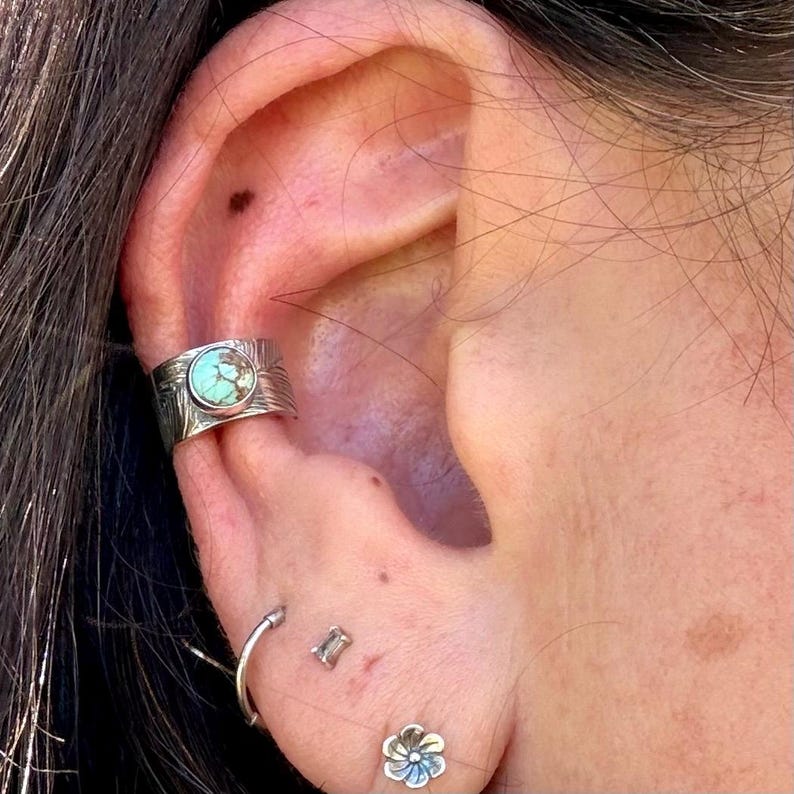 Pendiente de oreja Royston de turquesa de 5 mm • Anillo de plata de ley con pluma • No requiere perforación • Estilo suroeste imagen 6