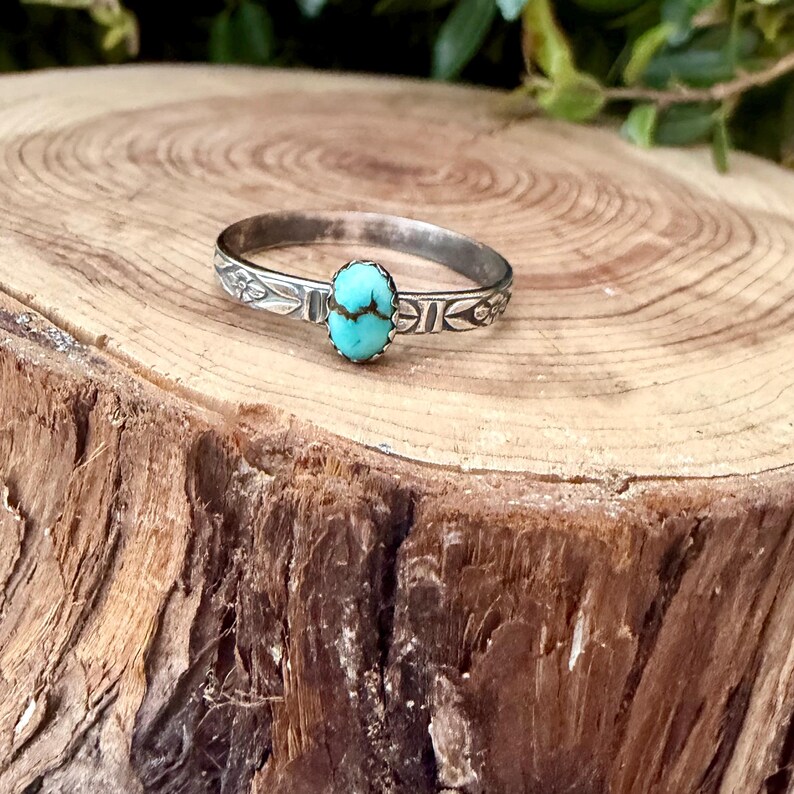 Turquoise Sterling Silver Dainty Band Ring • Number 8 Turquoise • Butterfly Floral Pattern imagem 1