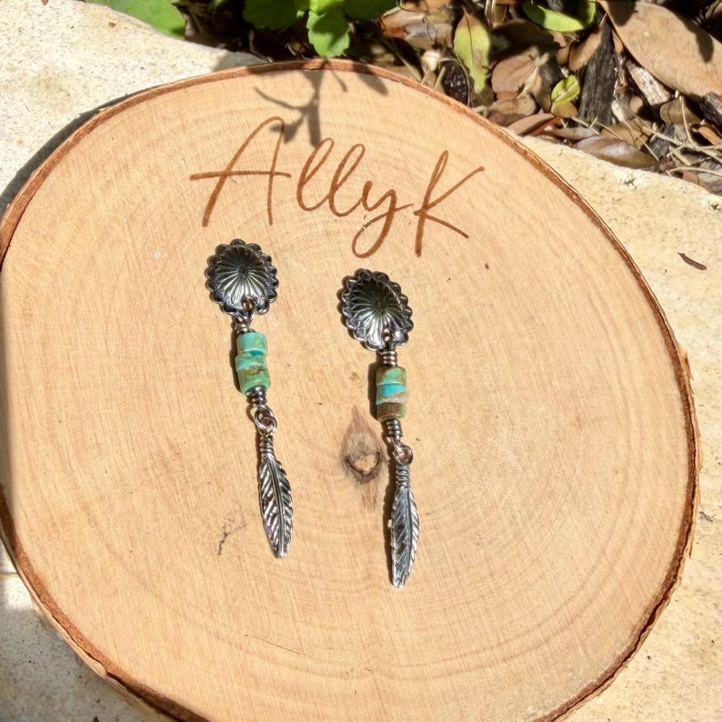 Oval Concho Turquoise Heishi Earrings • Sterling Silver • Feather Dangle immagine 5