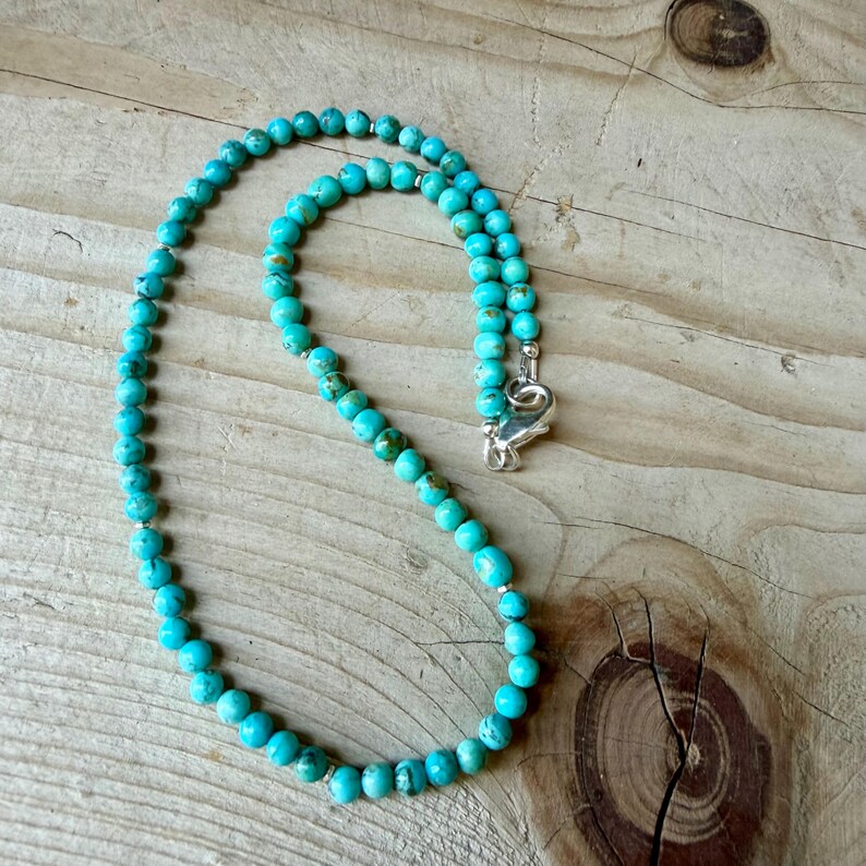 Kingman turquoise choker • Kralen van 4-5 mm • Lichtblauwe turquoise ketting • Sterling zilveren tussenstukjes afbeelding 9
