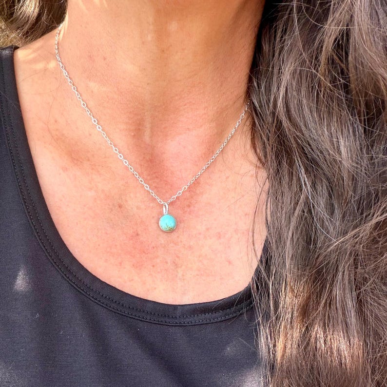 Collier pendentif turquoise en argent sterling • Style minimaliste du Sud-Ouest image 4