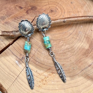 Oval Concho Turquoise Heishi Earrings • Sterling Silver • Feather Dangle immagine 1