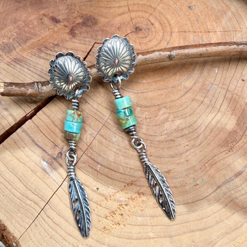 Oval Concho Turquoise Heishi Earrings • Sterling Silver • Feather Dangle immagine 1
