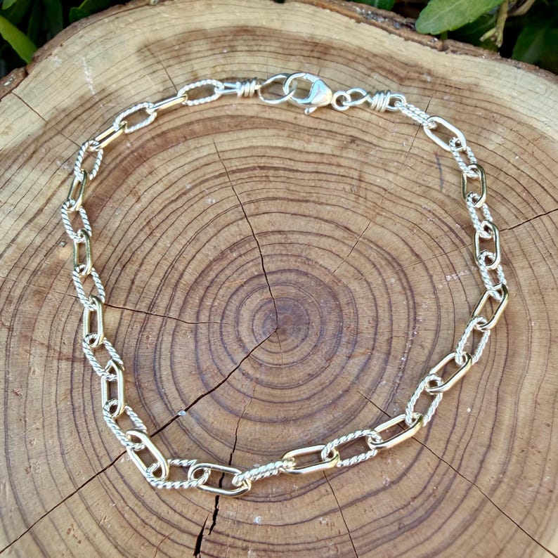 Pulseira em Prata de Lei com Detalhe em Ouro 14k • Corrente Torcida • Combinação de Metais • imagem 7